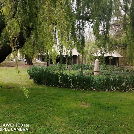 Willow Banks Lodge Parys Bagian luar foto